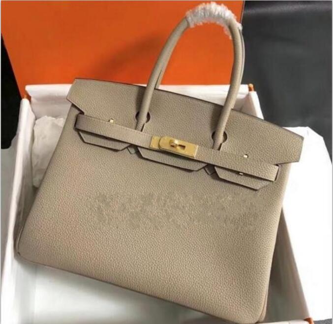 luxurys designers bags handbags purses womens 35 40cm 2021 top Genuine leather fashion tote buckle clutch crossbody shoulder Bag 0001
luxurys designers bags handbags purses womens 35 40cm 2021 top Genuine leather fashion tote buckle clutch crossbody shoulder Bag 0001