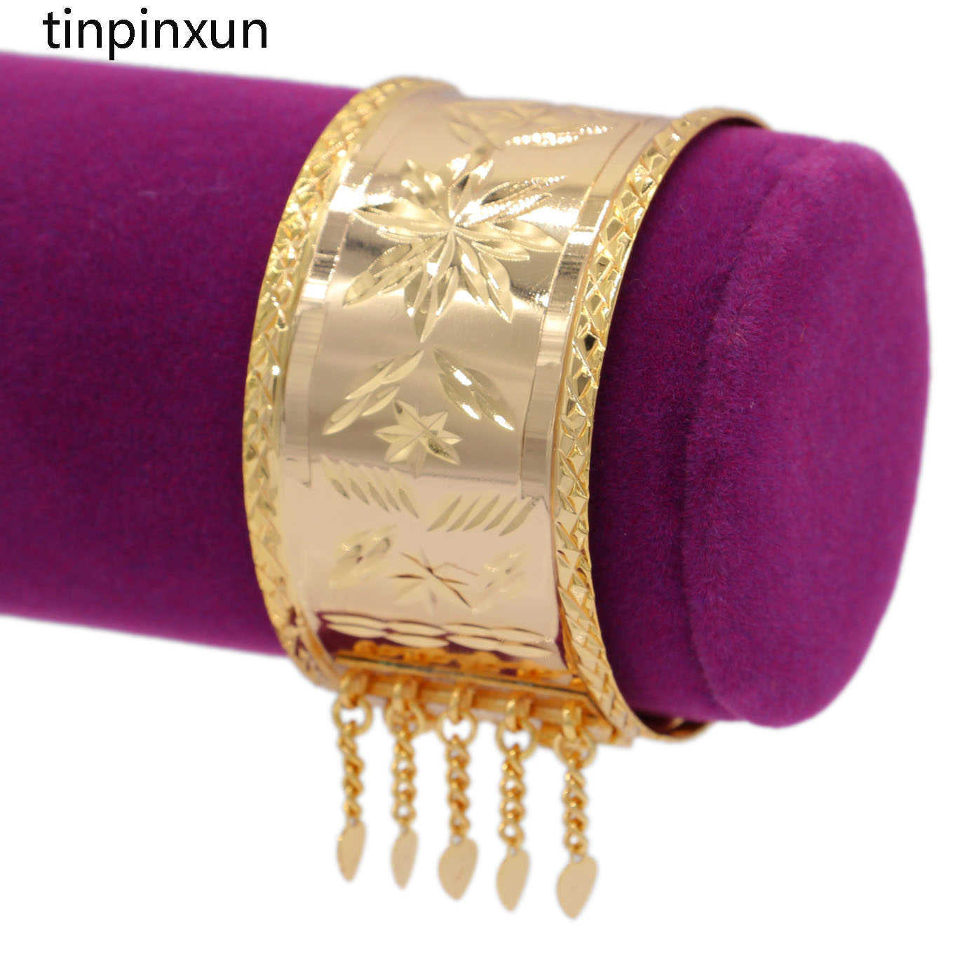 Pinxun Rose Gold Color Dubai Ethiopian Can Open Tassles Bangle for Women Girls African Middle East Bracelet Jewelry Gifts 1227-1 Q0717
Pinxun Rose Gold Color Dubai Ethiopian Can Open Tassles Bangle for Women Girls African Middle East Bracelet Jewelry Gifts 1227-1 Q0717