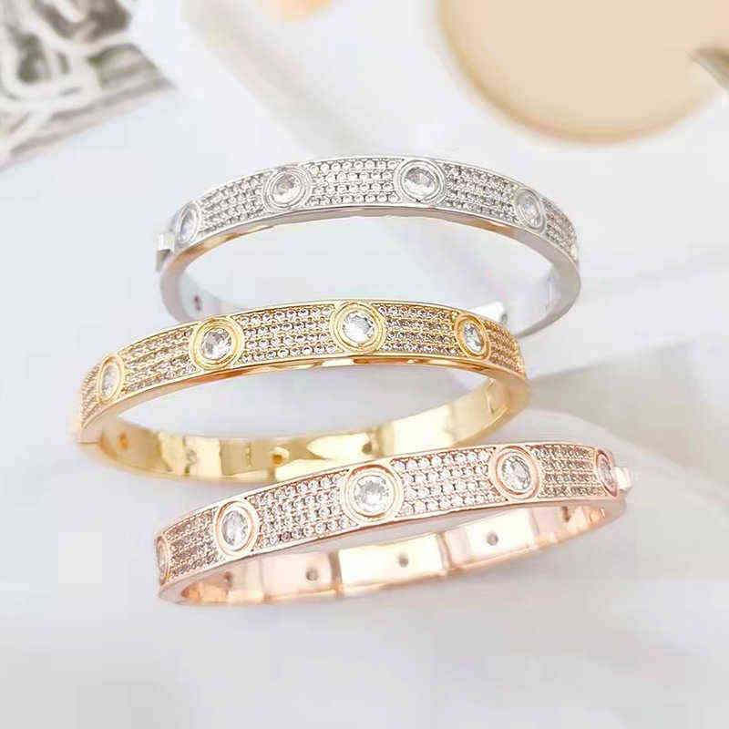 Micro Inlaid Zircon Japanese Full Zirconium Big Fashion Women's Jewelry Bracelet Ring
Micro Inlaid Zircon Japanese Full Zirconium Big Fashion Women's Jewelry Bracelet Ring