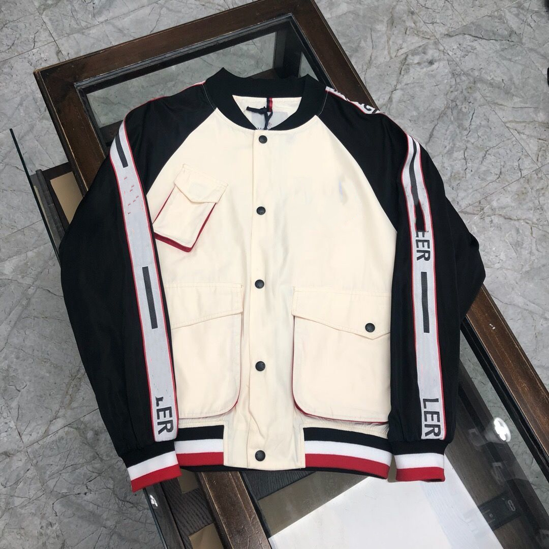 Luxury France Men's jacket desinger brand Autumn and winter new style all-match classic ribbon maya stitching letter coat baseball uniform, Supplement (not shipped separately)
Luxury France Men's jacket desinger brand Autumn and winter new style all-match classic ribbon maya stitching letter coat baseball uniform, Supplement (not shipped separately)