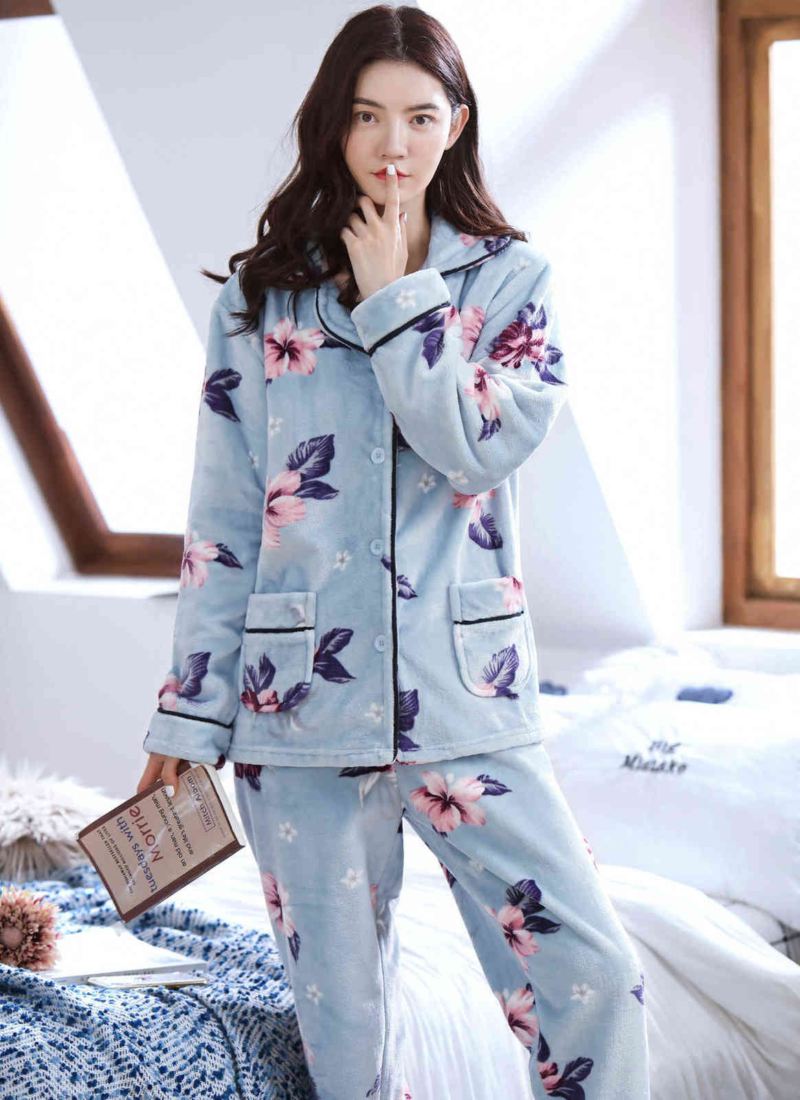 2 Pieces Winter Women Thicken Warm Soft Pajamas Female Flannel Pajamas Set Mujer Long Sleeve Sleepwear for Girls Ladies Pyjamas 211109