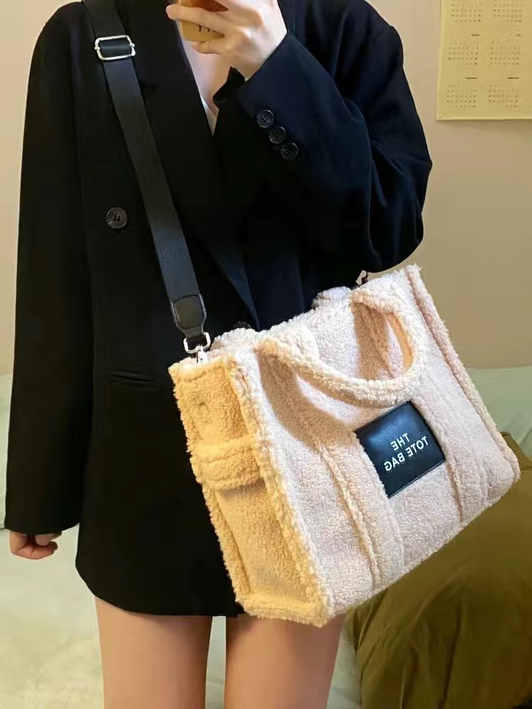 Elegant Female Solid color Tote bag 2021 New High quality Leather Women's Designer Handbag Vintage Shoulder Messenger Bag, Khaki 
Elegant Female Solid color Tote bag 2021 New High quality Leather Women's Designer Handbag Vintage Shoulder Messenger Bag, Khaki