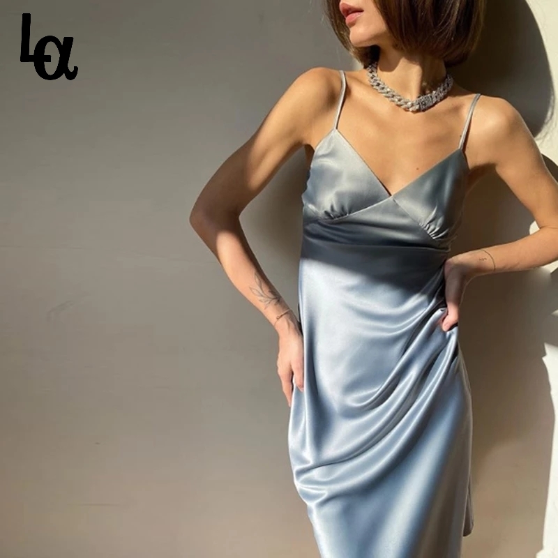 Women Satin Deep V Neck Sexy Dress Solid Straight Pajamas Party Elegant Female Summer Spaghetti Strap Casual 210519, Khaki
Women Satin Deep V Neck Sexy Dress Solid Straight Pajamas Party Elegant Female Summer Spaghetti Strap Casual 210519, Khaki