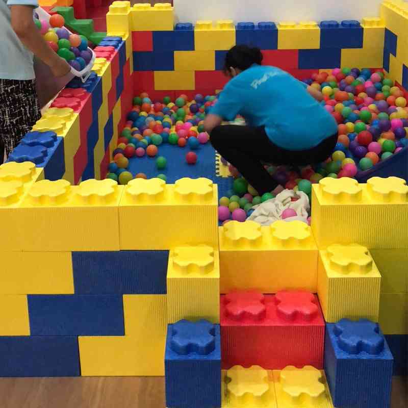Large EPP building blocks paradise bubble super large children's Castle indoor assembly foam partition wall children playground
Large EPP building blocks paradise bubble super large children's Castle indoor assembly foam partition wall children playground