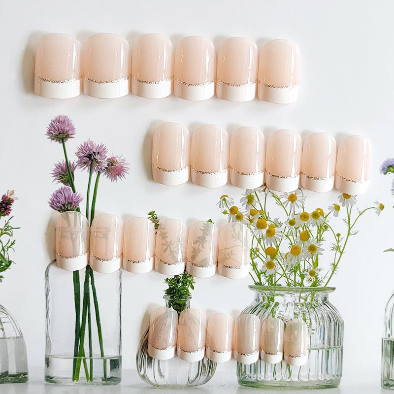 False Nails 24pcs White Border Nude Colors Design Round Head Glue Type Removable Short Paragraph Fashion Manicure DIY Nail Art, Red;gold
False Nails 24pcs White Border Nude Colors Design Round Head Glue Type Removable Short Paragraph Fashion Manicure DIY Nail Art, Red;gold