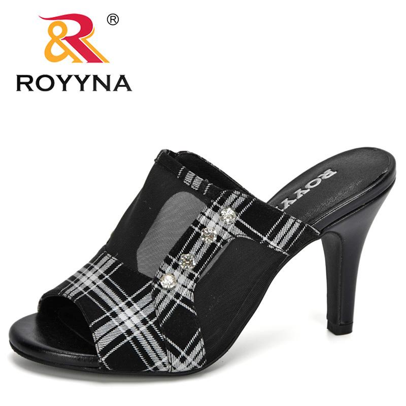 Slippers ROYYNA 2021 Designers Gauze Summer Flat Shoes Woman Slip On Slides Style Female Sandals Girls Trendy Comfy, Black
Slippers ROYYNA 2021 Designers Gauze Summer Flat Shoes Woman Slip On Slides Style Female Sandals Girls Trendy Comfy, Black