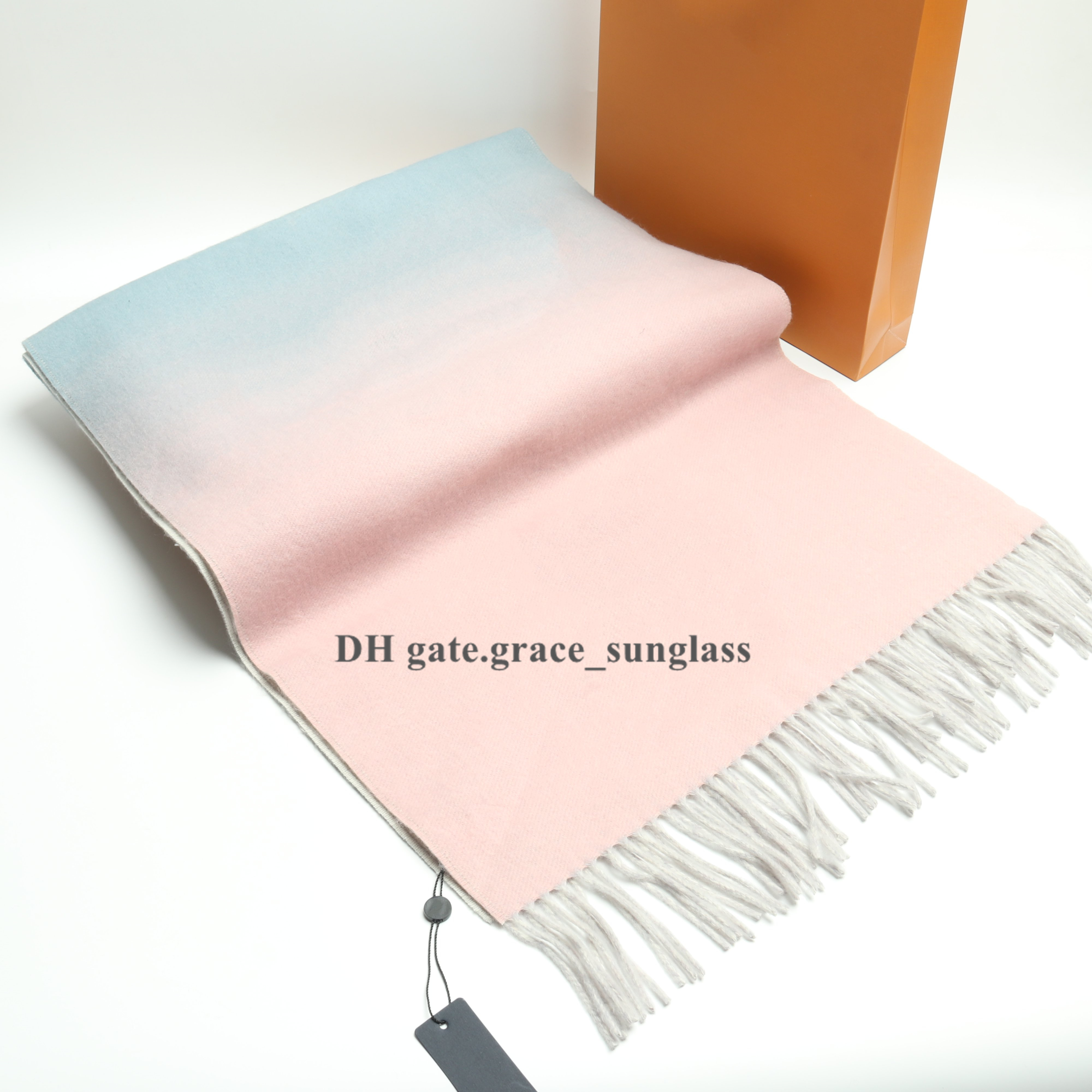 Designers Women Classic Gradient cashmere scarf High quality The New Fashion luxury muffler Letter Double sided Keep warm scarves Jacquard tassel shawl with box, With logo
Designers Women Classic Gradient cashmere scarf High quality The New Fashion luxury muffler Letter Double sided Keep warm scarves Jacquard tassel shawl with box, With logo