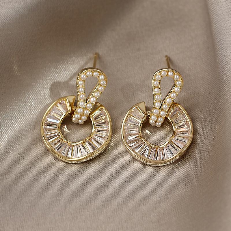 Dangle & Chandelier 2021 Korea Design Fashion Jewelry 14K Real Gold Plated Zircon Round Earrings Luxury Shiny Pearl Women's Wedding Earr
Dangle & Chandelier 2021 Korea Design Fashion Jewelry 14K Real Gold Plated Zircon Round Earrings Luxury Shiny Pearl Women's Wedding Earr