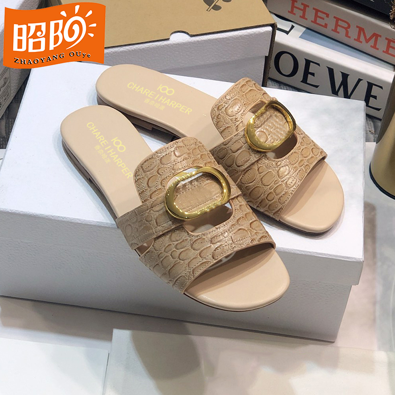 Summer 2022 new slippers luxury hardware decoration trend fashion beach exquisite counter packaging women's leather flat shoes, Pink
Summer 2022 new slippers luxury hardware decoration trend fashion beach exquisite counter packaging women's leather flat shoes, Pink