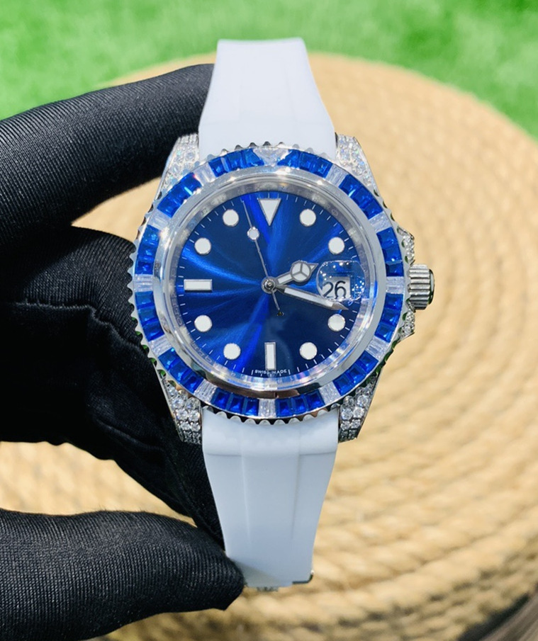 Luxury men's watch 40mm with 8215 automatic movement, diamond inlaid gem, 316L steel scratch resistant sapphire, excellent diving performance rubber belt, Box
Luxury men's watch 40mm with 8215 automatic movement, diamond inlaid gem, 316L steel scratch resistant sapphire, excellent diving performance rubber belt, Box
