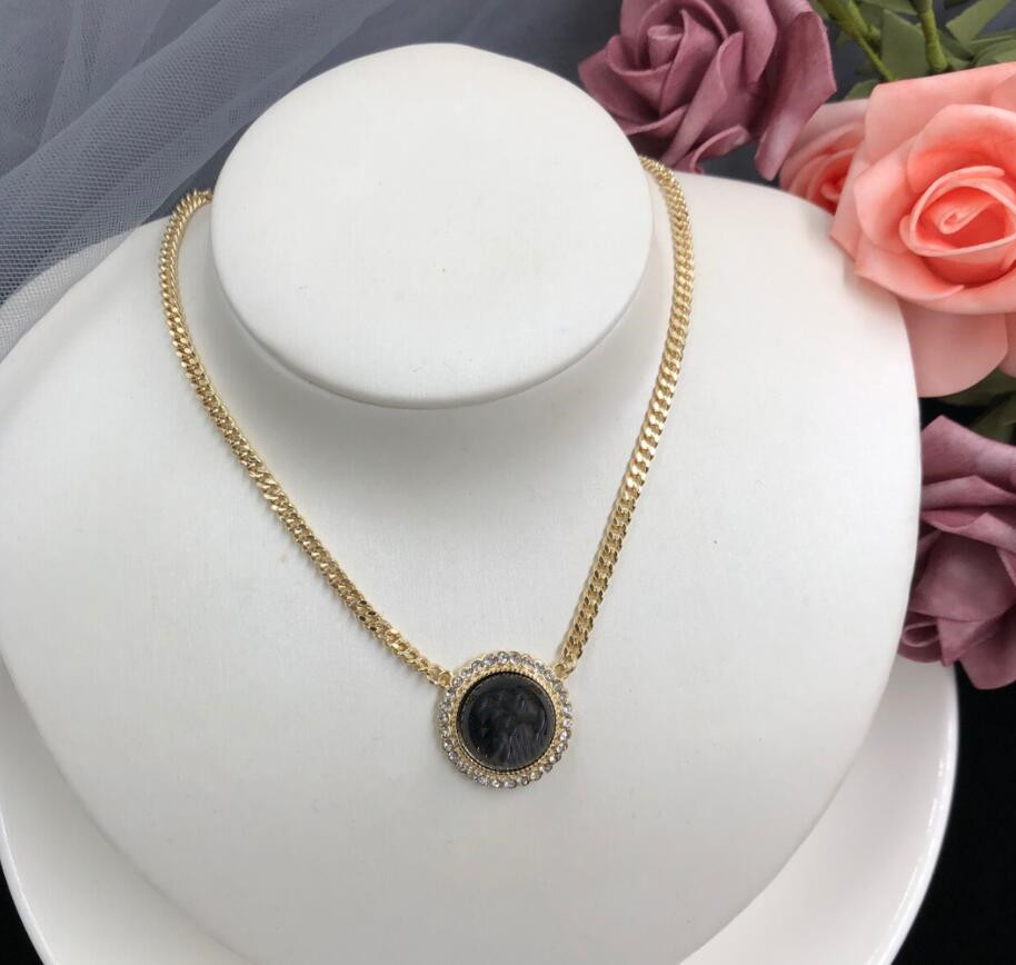 2022 Women Designers Pendant Necklaces Crystal Necklace Anniversary Gift Fashion Pendants Jewelry4 Styles, Silver
2022 Women Designers Pendant Necklaces Crystal Necklace Anniversary Gift Fashion Pendants Jewelry4 Styles, Silver