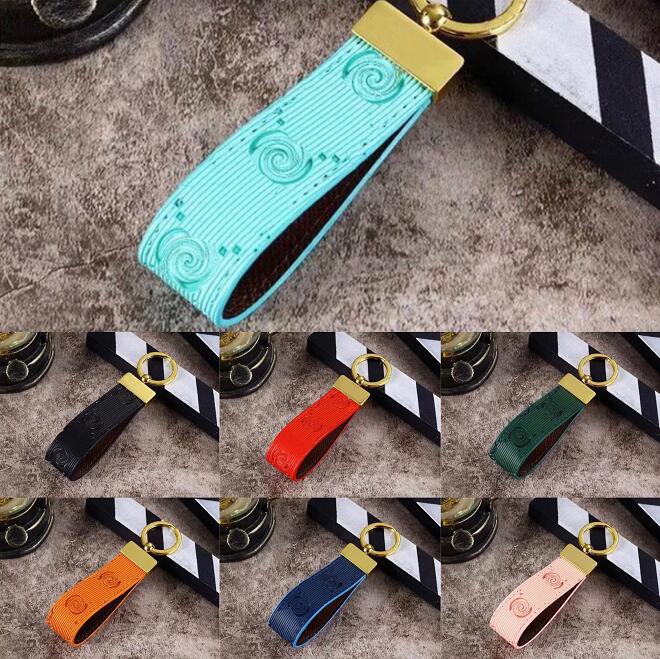 10 Colors Handmade Key chain Buckle Letter Pattern Car Keychain Handmade Leather Designers Keychains Men Women Bag Pendant No Box
10 Colors Handmade Key chain Buckle Letter Pattern Car Keychain Handmade Leather Designers Keychains Men Women Bag Pendant No Box