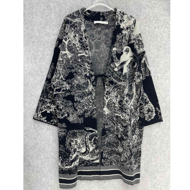 Winter fashion women dress coat retro cape shawl casual cardigan dresses jacquard bat sleeve high-end CD brand logo designer clothes womens wholesale cd1
Winter fashion women dress coat retro cape shawl casual cardigan dresses jacquard bat sleeve high-end CD brand logo designer clothes womens wholesale cd1