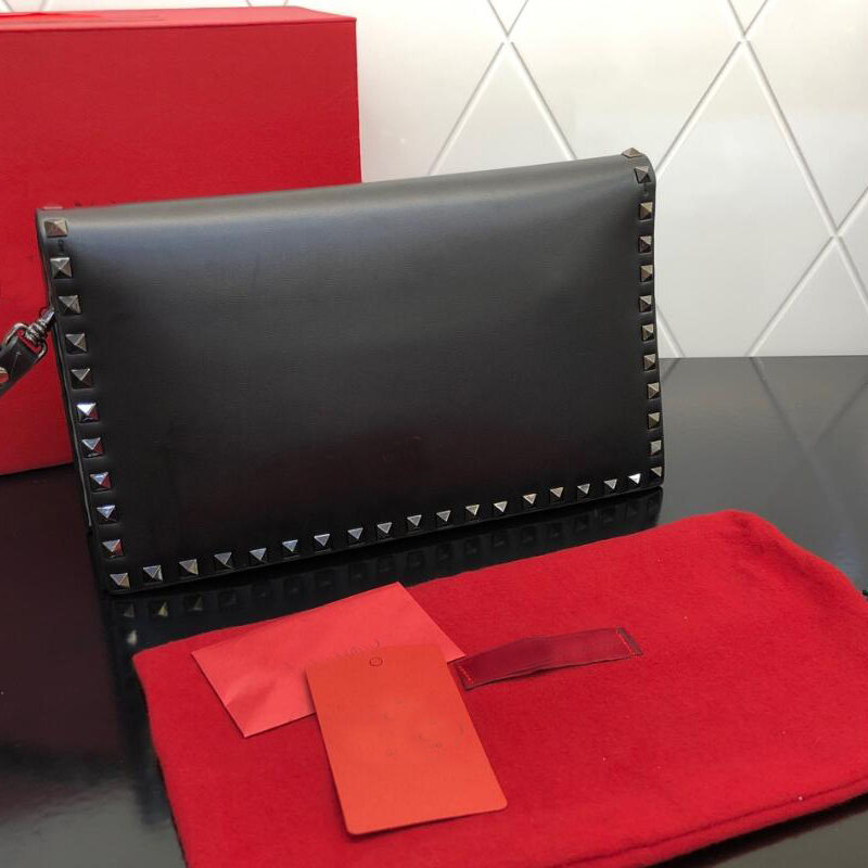 High Quality Rivet Clutch Bags Women Handbags Wallet Stud Wristlet Hand Bag Real Leather Fashion Letter Detchable Chain Shoulder Strap Interior Pocket
High Quality Rivet Clutch Bags Women Handbags Wallet Stud Wristlet Hand Bag Real Leather Fashion Letter Detchable Chain Shoulder Strap Interior Pocket