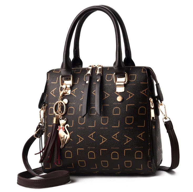 Factory wholesale women bag classic printed leather handbag elegant atmosphere tassel womens shoulder bags stitching contrast color fashion handbags
Factory wholesale women bag classic printed leather handbag elegant atmosphere tassel womens shoulder bags stitching contrast color fashion handbags