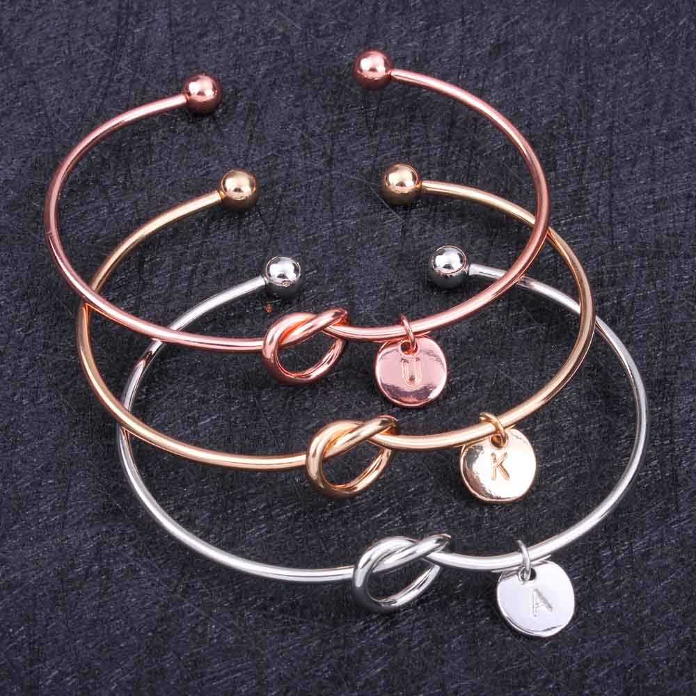 Coin 26 Letters A-z Disc Initial Letter Lovely Knot Bangles Bracelet Bridesmaids Cuff Opening Bangle for Women Girl Jewelry Q0719
Coin 26 Letters A-z Disc Initial Letter Lovely Knot Bangles Bracelet Bridesmaids Cuff Opening Bangle for Women Girl Jewelry Q0719