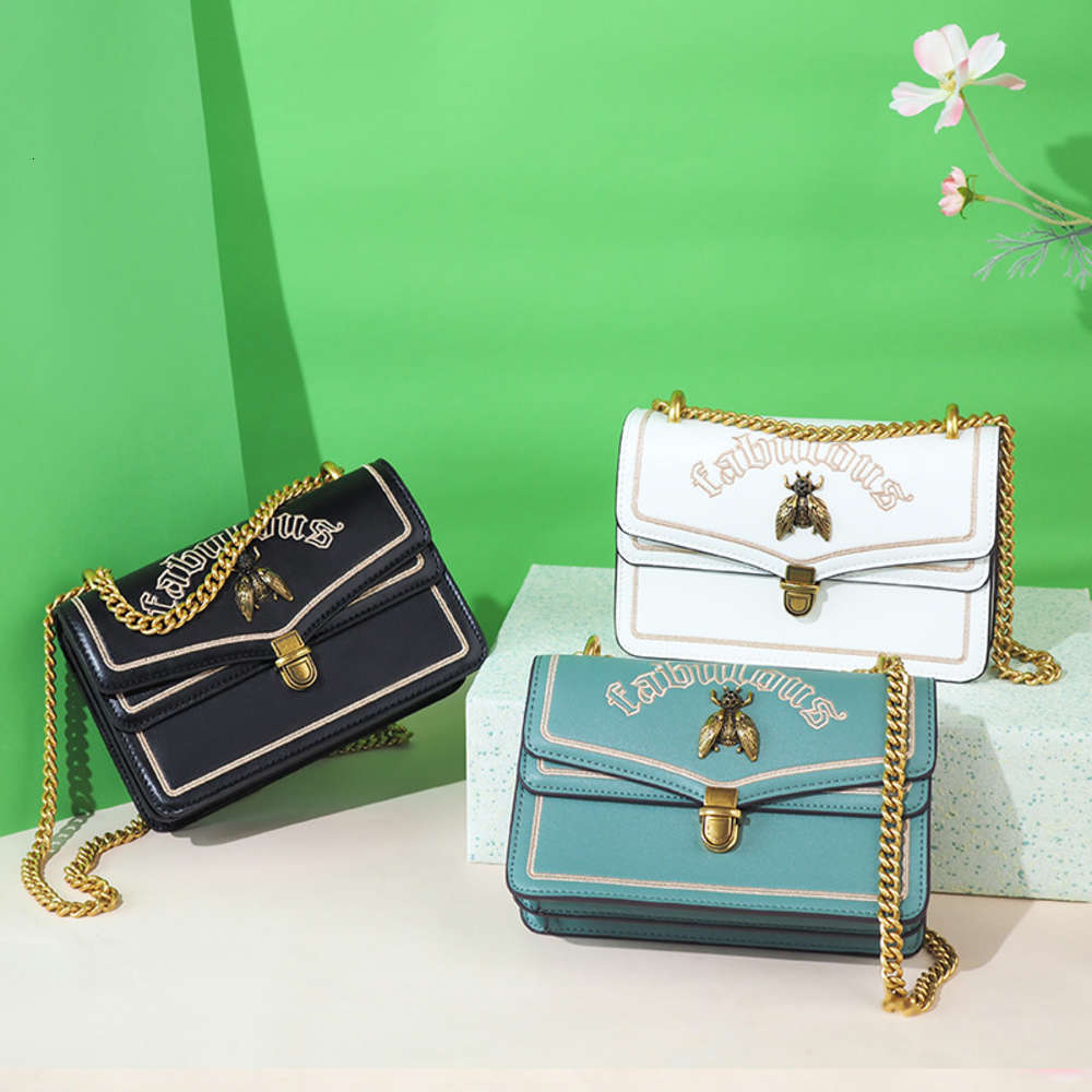 HBP Fashion Ins Thai bee bag women 2021 new fashion embroidery messenger small Korean chain square, White trumpet
HBP Fashion Ins Thai bee bag women 2021 new fashion embroidery messenger small Korean chain square, White trumpet