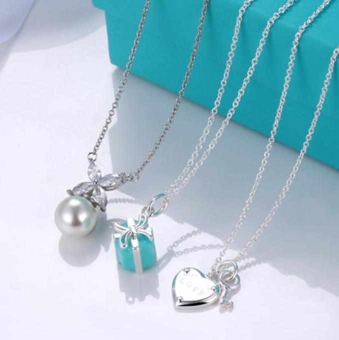 Love Key Necklace Female Peach Heart Bow Pearl Pendant Clavicle Chain Gift Boxes Necklaces
Love Key Necklace Female Peach Heart Bow Pearl Pendant Clavicle Chain Gift Boxes Necklaces