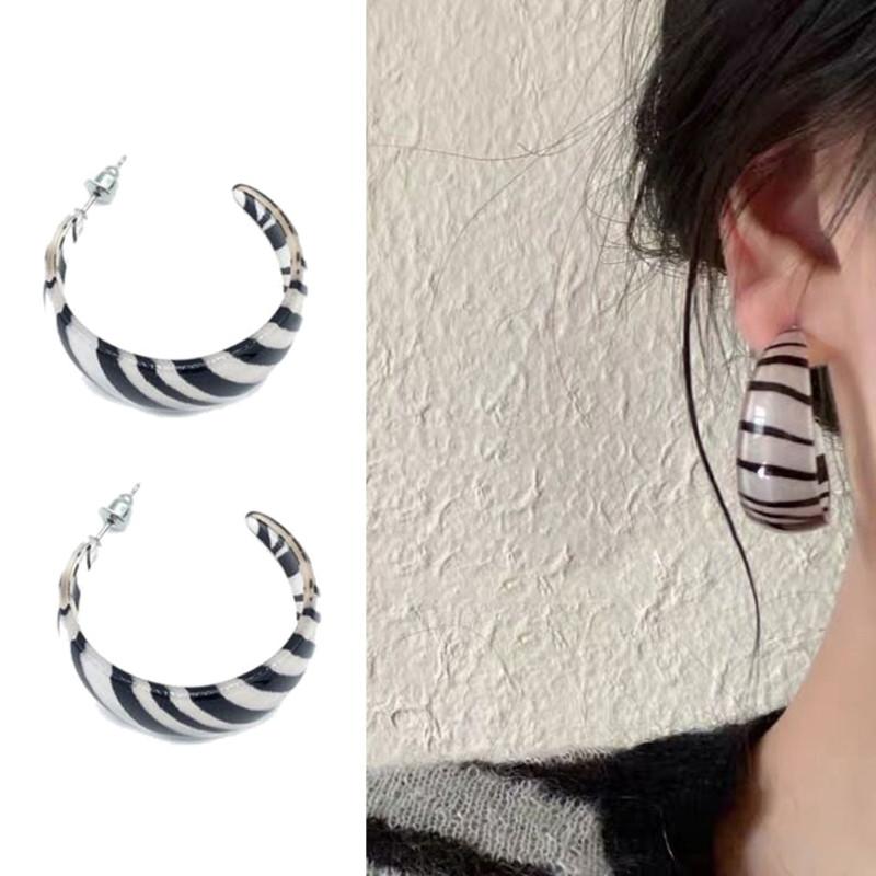 Hoop & Huggie Acrylic Earrings For Women Girl Set,Resin Hoops Leopard Tortoise Shell Resin
Hoop & Huggie Acrylic Earrings For Women Girl Set,Resin Hoops Leopard Tortoise Shell Resin