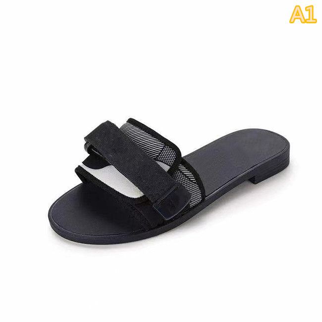 Fashionable summer Velcro sandals women's flat bottomed Beach Slippers Size 35-42 with box, Black 
Fashionable summer Velcro sandals women's flat bottomed Beach Slippers Size 35-42 with box, Black