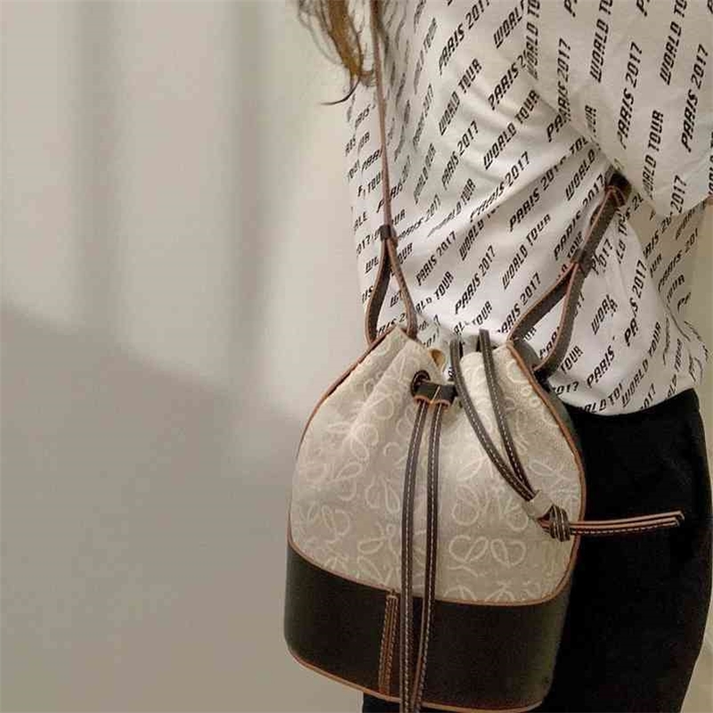 Bags Women Luxury Handbags Luo's Bollon Balloon Bucket Jacquard Splicing Hand Hollowed Out Hand Single Shoulder Diagonal Straddle wan
Bags Women Luxury Handbags Luo's Bollon Balloon Bucket Jacquard Splicing Hand Hollowed Out Hand Single Shoulder Diagonal Straddle wan