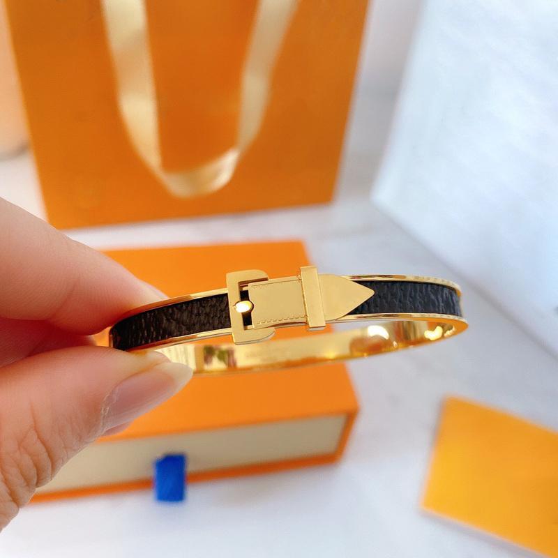 Real Leather Designer Jewelry Love Lock V Bracelets Bangles Pulseiras Leather Bracelets for Women/Men Jewelry Fashion
Real Leather Designer Jewelry Love Lock V Bracelets Bangles Pulseiras Leather Bracelets for Women/Men Jewelry Fashion