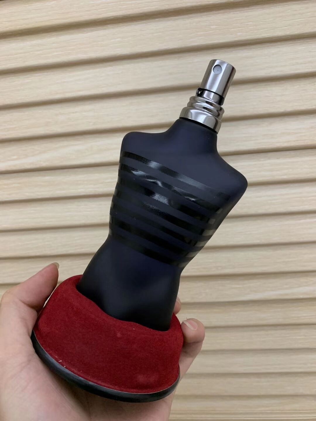 005 Top quality Super Naked Man perfume Incense for car Fragrance with Black Metal Bucket 125ml fast delivery
005 Top quality Super Naked Man perfume Incense for car Fragrance with Black Metal Bucket 125ml fast delivery