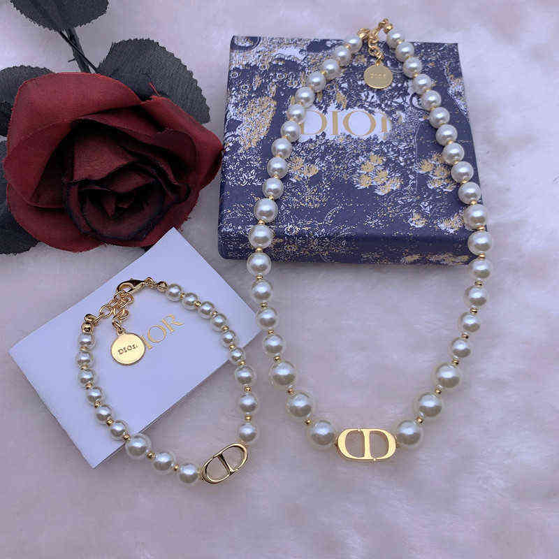 CD Family Necklace Women's Size Pearl Cd Letter Fashion Simple High-end Version Net Red Same Bracelet, Silver
CD Family Necklace Women's Size Pearl Cd Letter Fashion Simple High-end Version Net Red Same Bracelet, Silver