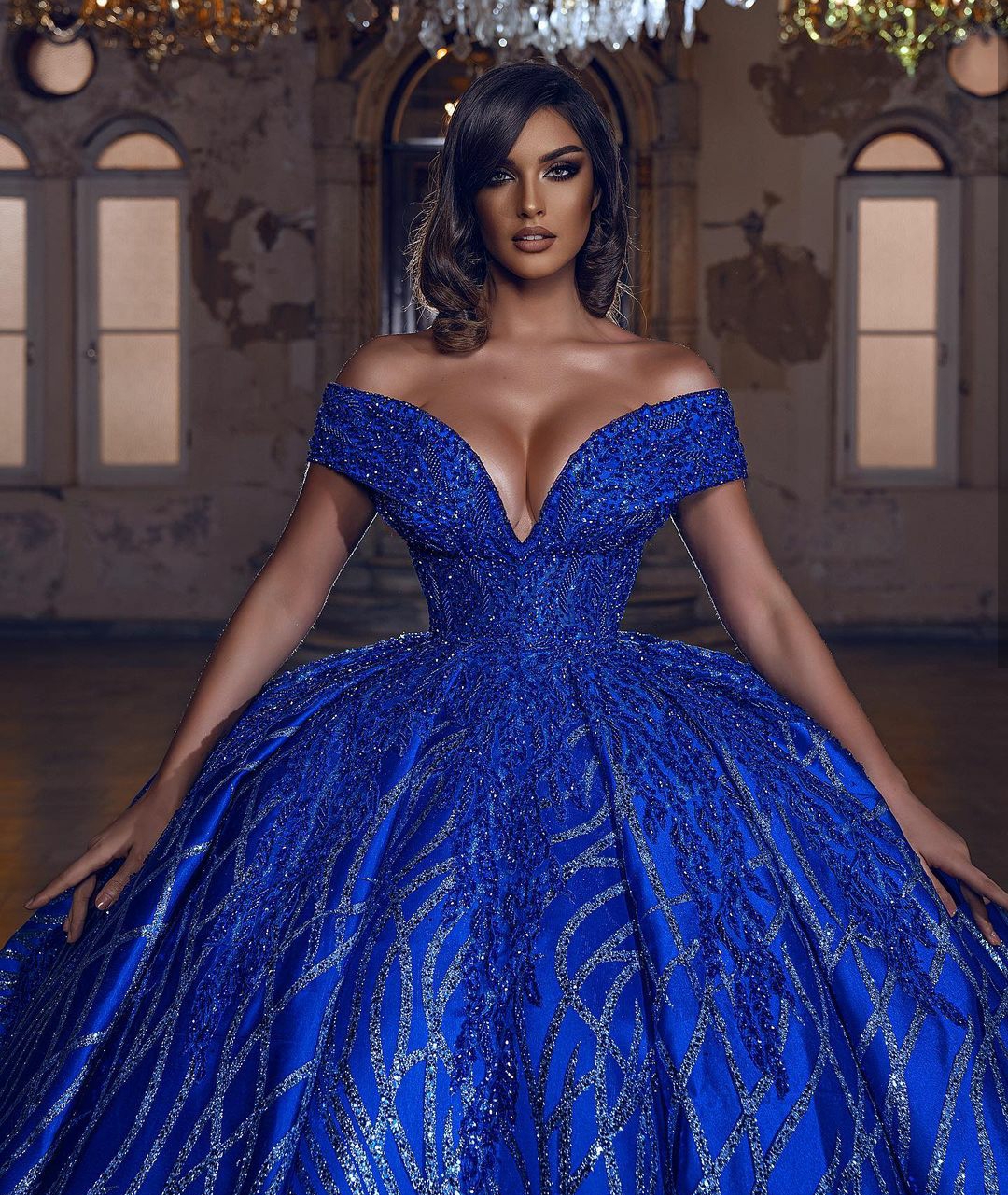 Royal Blue Ball Gown Sequined Evening Dresses Off the Shoulder Deep V Neckline Vintage Prom Gowns High Quality Satin Party Dress