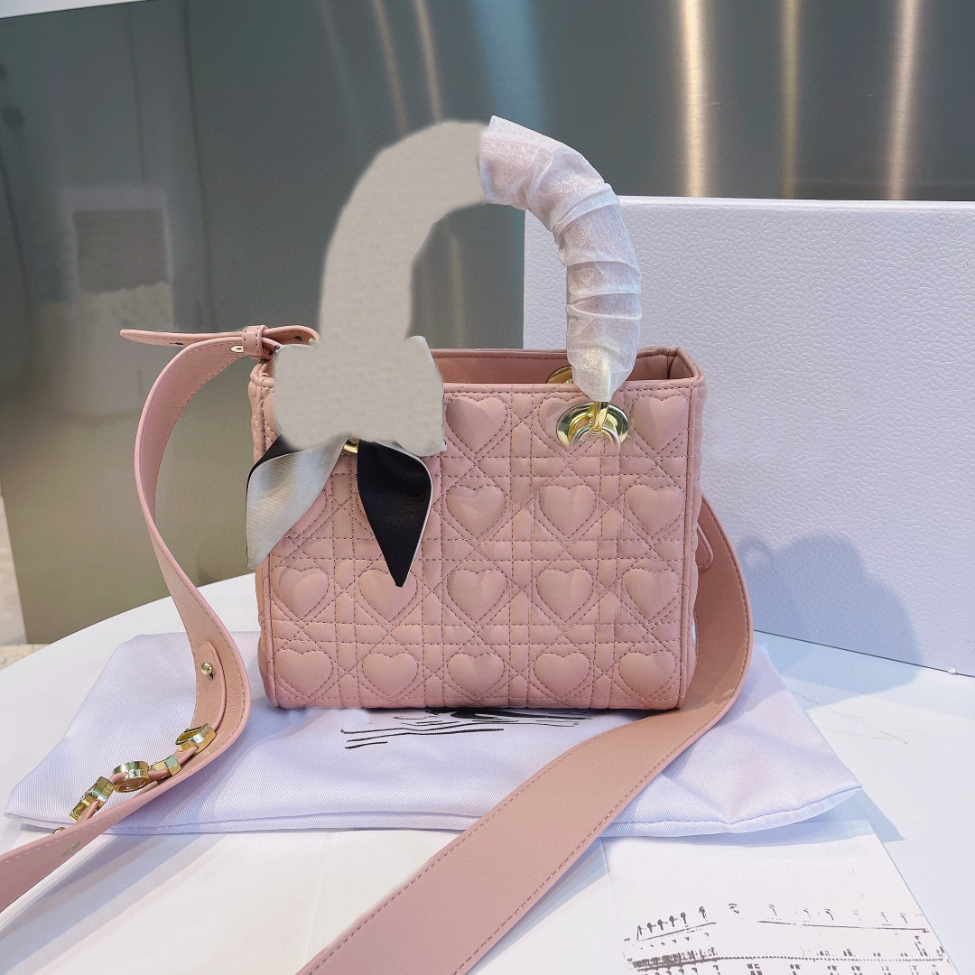 Famous Design Genuine Leather Crossbody Shoulder Bags For Women Young Lady Fashion Brand Pink Red White Summer Spring Girls One Side small P
Famous Design Genuine Leather Crossbody Shoulder Bags For Women Young Lady Fashion Brand Pink Red White Summer Spring Girls One Side small P