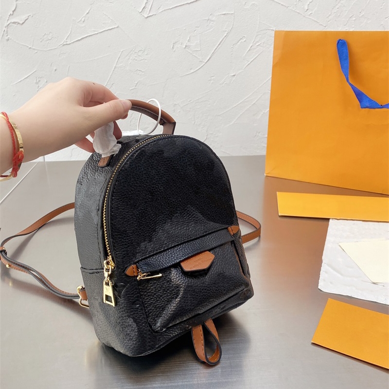 2021 designer bags original single fashion leather classic print backpack three color 18x8x22cm matching box, White
2021 designer bags original single fashion leather classic print backpack three color 18x8x22cm matching box, White