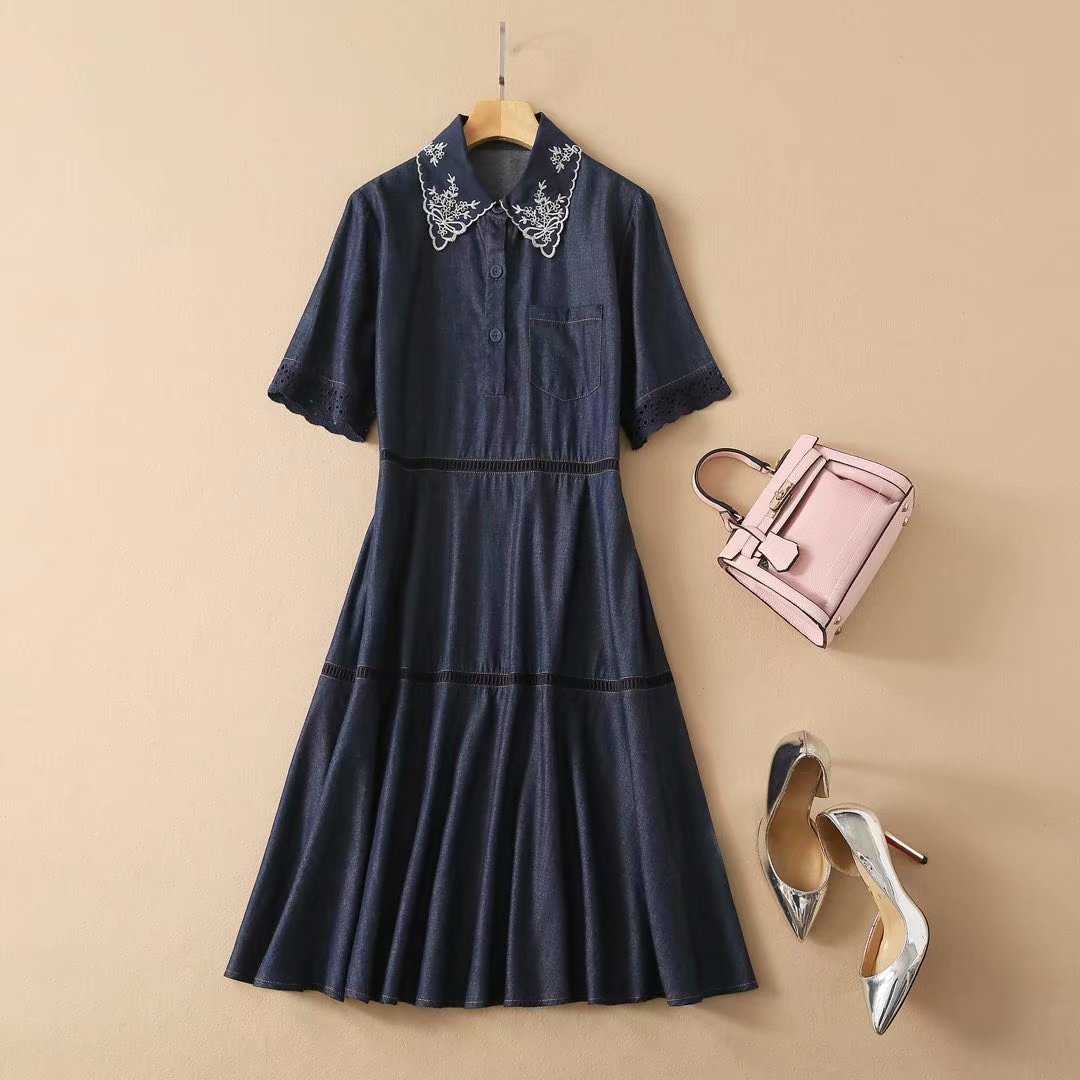 High Quality Summer Fashion Cowboy Dresses Woman's Short Sleeve Lapel Retro Embroidered Collar Hollow Out Denim Dress 210526, Deep blue
High Quality Summer Fashion Cowboy Dresses Woman's Short Sleeve Lapel Retro Embroidered Collar Hollow Out Denim Dress 210526, Deep blue