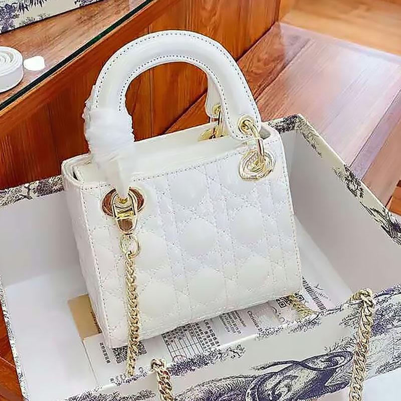 Fashion Classic Ladies Handbags High-grade Leather Flap Clutch Single Shoulder Small Women's Bag Wallet Three - Four - Five compartment, Purple
Fashion Classic Ladies Handbags High-grade Leather Flap Clutch Single Shoulder Small Women's Bag Wallet Three - Four - Five compartment, Purple