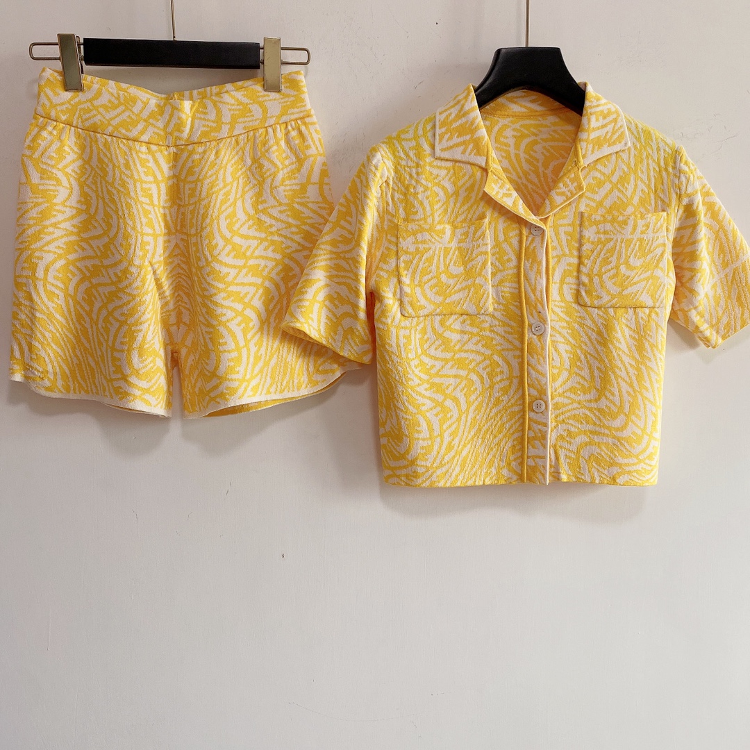 Shipping Free 2021 Autumn Yellow/Blue/Khaki Letter Embroidery Women's Two Pieces Sets Brand Same Style Two Piece Dress DH139
Shipping Free 2021 Autumn Yellow/Blue/Khaki Letter Embroidery Women's Two Pieces Sets Brand Same Style Two Piece Dress DH139