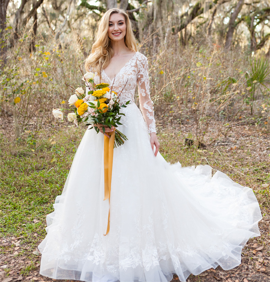 Vintage V-neck Long Sleeves Lace Wedding Dress A Line Court Train vestido de novia Princess Bridal Dresses Appliqued Illusion Bodice Ivory Country Boh