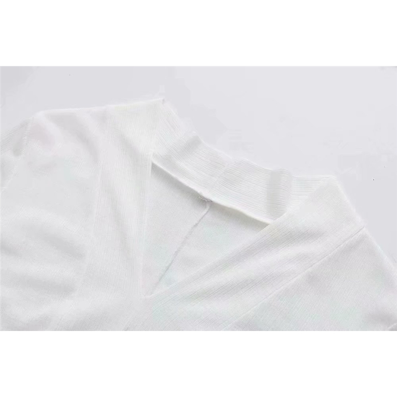 Streetwear Women Solid White Shirts Fashion Ladies V-Neck Polyester Knitted Tops Elegant Female Chic Slim Blouse 210430