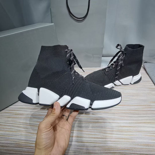 2021 fashion men's and women's lace up knitted boots slide winter high quality breathable shoes original box size 35-45
2021 fashion men's and women's lace up knitted boots slide winter high quality breathable shoes original box size 35-45