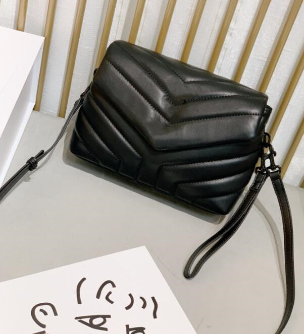 Fashion Handbags Women Luxury Designers Genuine leather bag with letters woman messenger bags shoulder handbag, Black and black chain
Fashion Handbags Women Luxury Designers Genuine leather bag with letters woman messenger bags shoulder handbag, Black and black chain