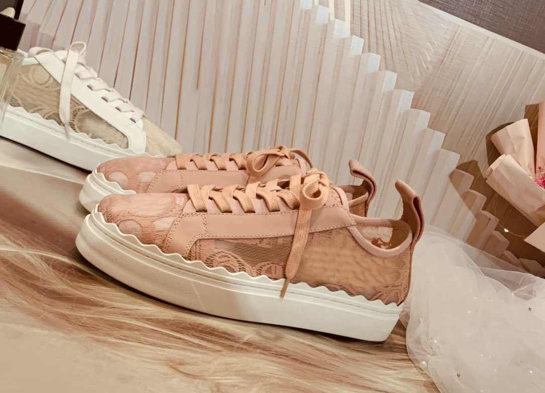 luxury Designer women shoes LAURENS lace leather sneakers rubber Thick bottom high quality sneaker Outdoor casual shoe size 35-41 with box, Color#1
luxury Designer women shoes LAURENS lace leather sneakers rubber Thick bottom high quality sneaker Outdoor casual shoe size 35-41 with box, Color#1