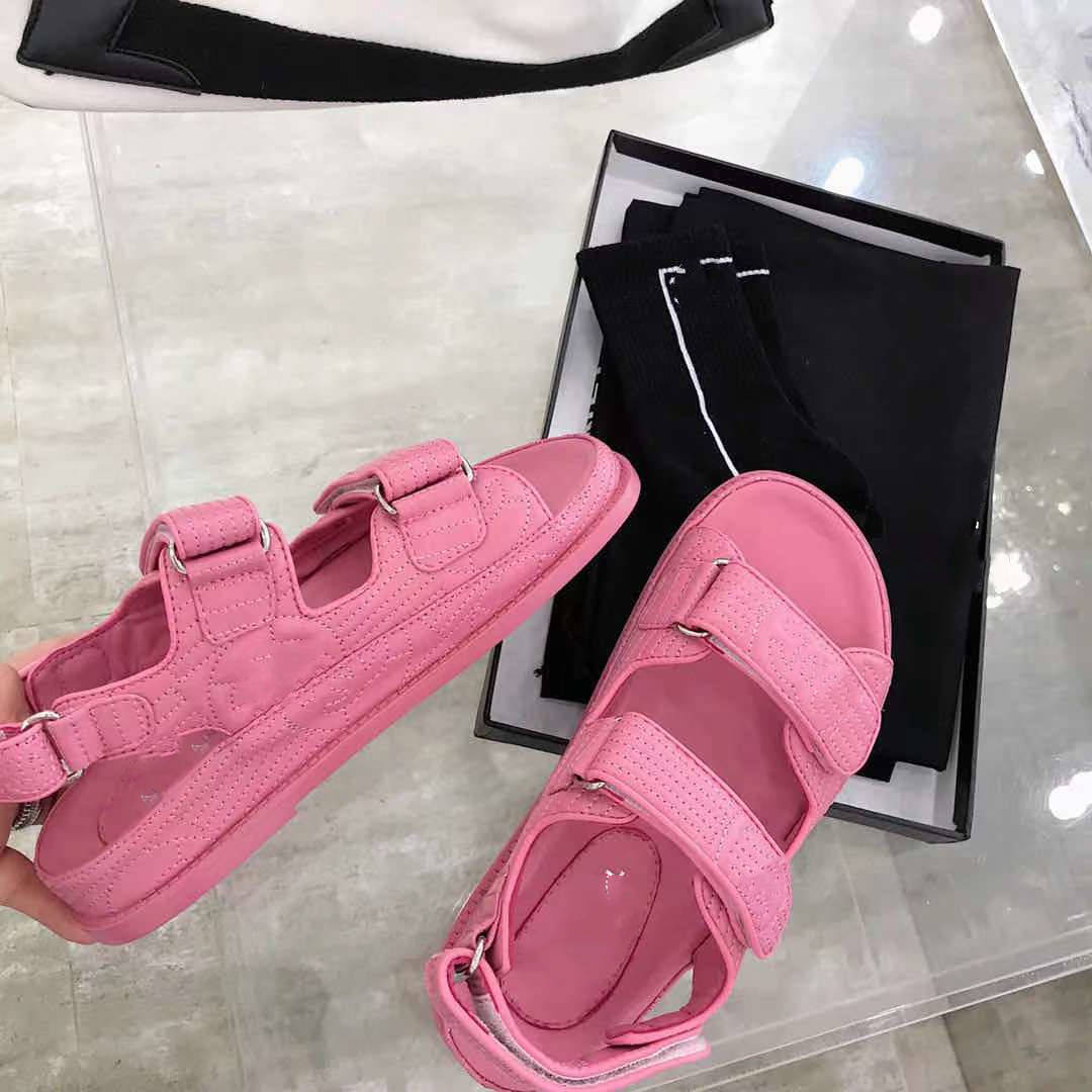 Stylist of big shop sign luxury fashion slippers sandals style more comfortable on the delicate tall Europe and thes United States slipper Indoor, Black
Stylist of big shop sign luxury fashion slippers sandals style more comfortable on the delicate tall Europe and thes United States slipper Indoor, Black