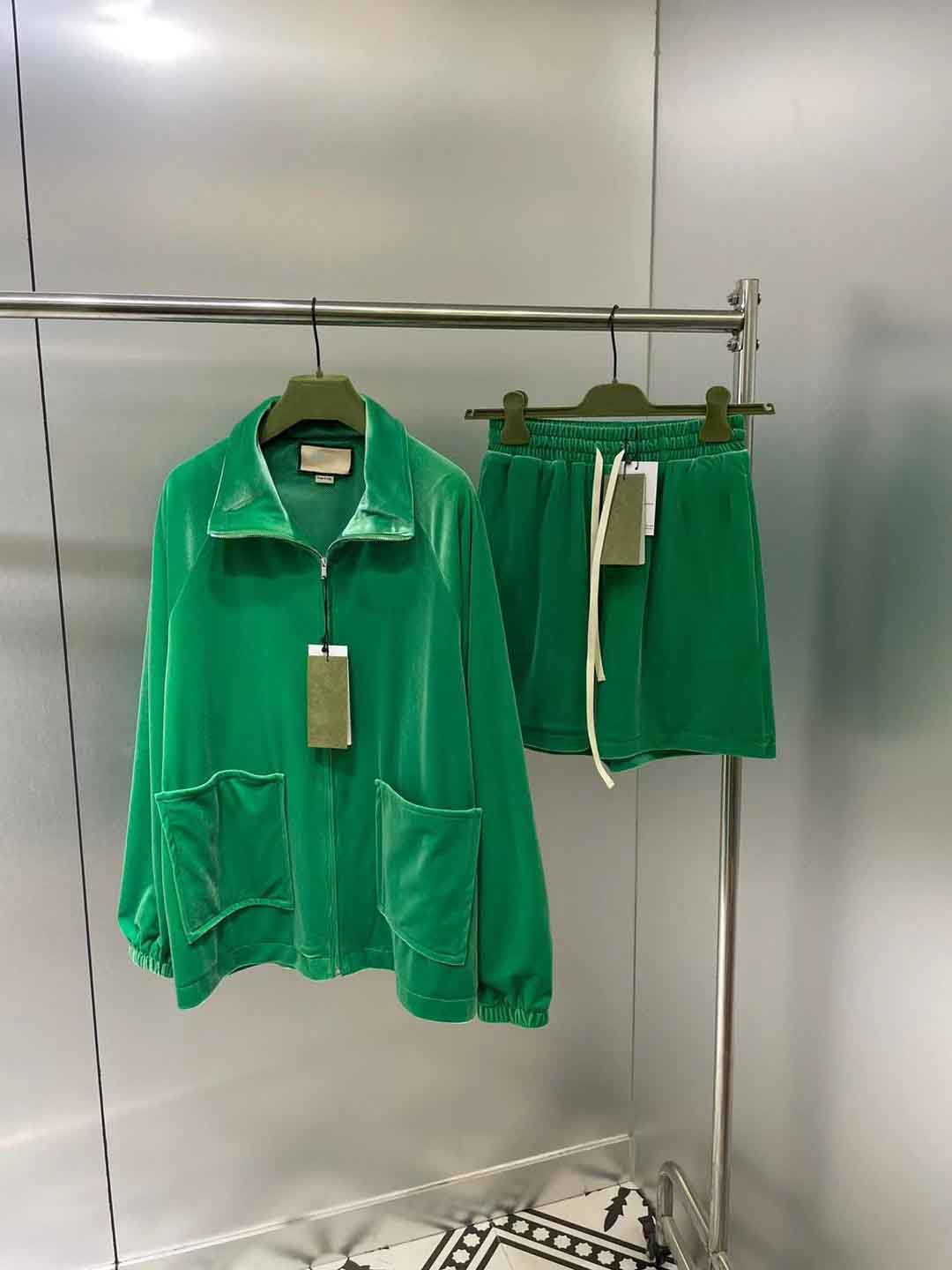 2021ss spring and summer new high grade cotton printing short sleeve round neck panel T-Shirt Size: -l-xl-xxl-xxxl Color: black white B1xq2a, Green set
2021ss spring and summer new high grade cotton printing short sleeve round neck panel T-Shirt Size: -l-xl-xxl-xxxl Color: black white B1xq2a, Green set