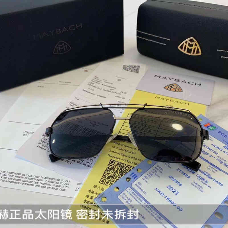 Mercedes Benz Maybach's new polarized sunglasses, driver's sunglasses, anti ultraviolet sunglasses, White;black
Mercedes Benz Maybach's new polarized sunglasses, driver's sunglasses, anti ultraviolet sunglasses, White;black