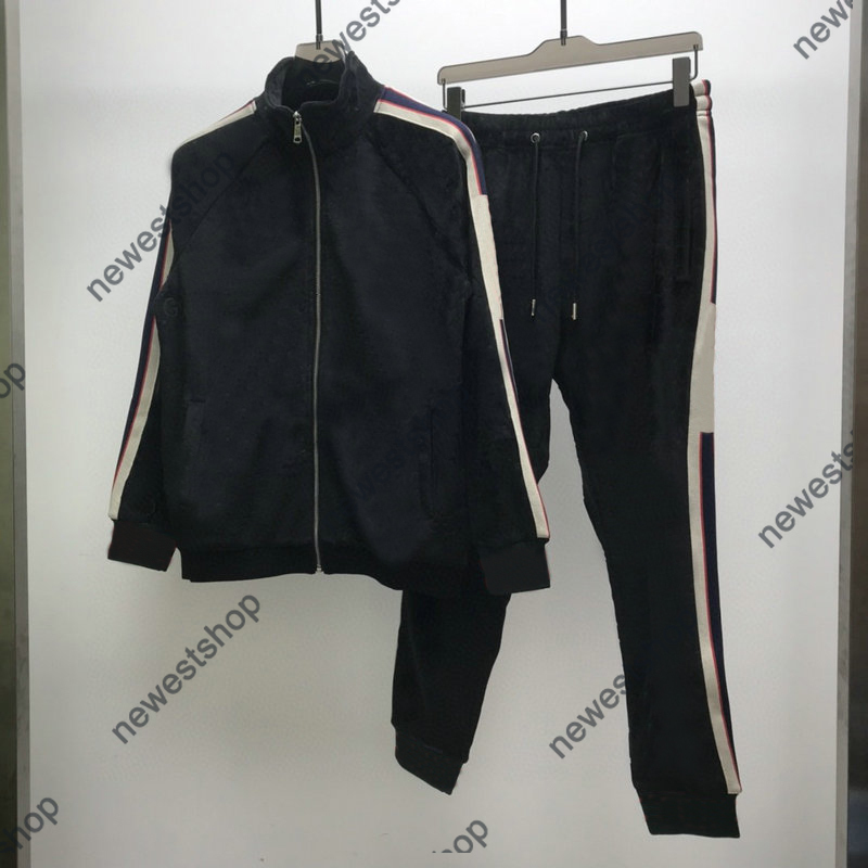 21ss designer luxury tracksuits mens Golden velvet tracksuit jacket outwear sweatshirt suit europe zipper classical letter print sportwear pants, As picture
21ss designer luxury tracksuits mens Golden velvet tracksuit jacket outwear sweatshirt suit europe zipper classical letter print sportwear pants, As picture