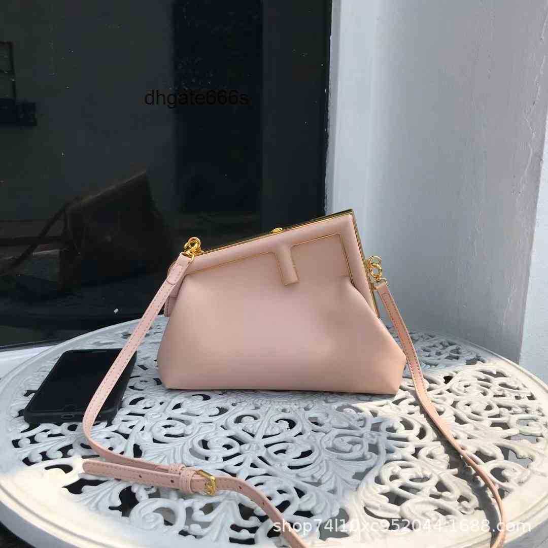 CLASSIC FLOWER Handbags Fend Women Luxurys Designer 2021 First Series Metal Wrapped Dinner Handbag Single Shoulder Messenger Bag IXG2 R1MY, Apricot trumpet
CLASSIC FLOWER Handbags Fend Women Luxurys Designer 2021 First Series Metal Wrapped Dinner Handbag Single Shoulder Messenger Bag IXG2 R1MY, Apricot trumpet