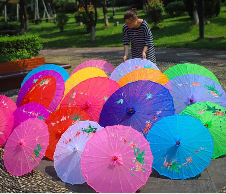 Umbrellas 5pcs/lot Hand-painted Flower Design 12colors Chinese Art Umbrella Bamboo Frame Silk Parasol For Bride & Bridemaid, Green
Umbrellas 5pcs/lot Hand-painted Flower Design 12colors Chinese Art Umbrella Bamboo Frame Silk Parasol For Bride & Bridemaid, Green