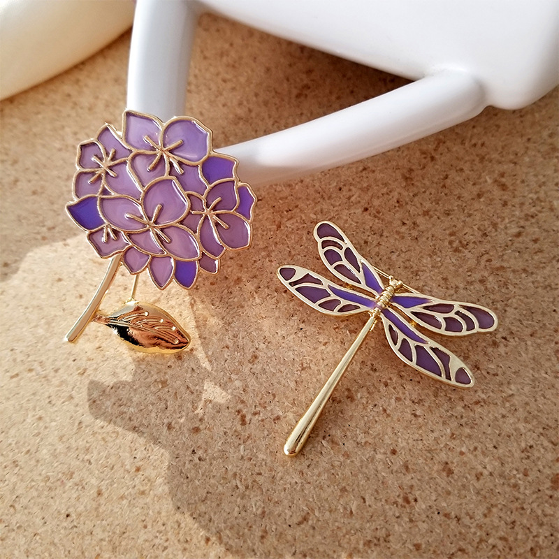 Enamel Gold Lilac Flower Suit Brooches Animal Alloy Dragonfly Collar Pins Unisex Backpack Hat Scarf Anti Light Buckle Badge Jewelry Accessories Wholesale
Enamel Gold Lilac Flower Suit Brooches Animal Alloy Dragonfly Collar Pins Unisex Backpack Hat Scarf Anti Light Buckle Badge Jewelry Accessories Wholesale