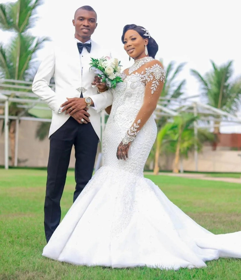 Sparkly Crystal Mermaid Wedding Dresses 2022 African Nigerian Illusion Long Sleeve Lace Floral Garden Plus Size Bridal Dress