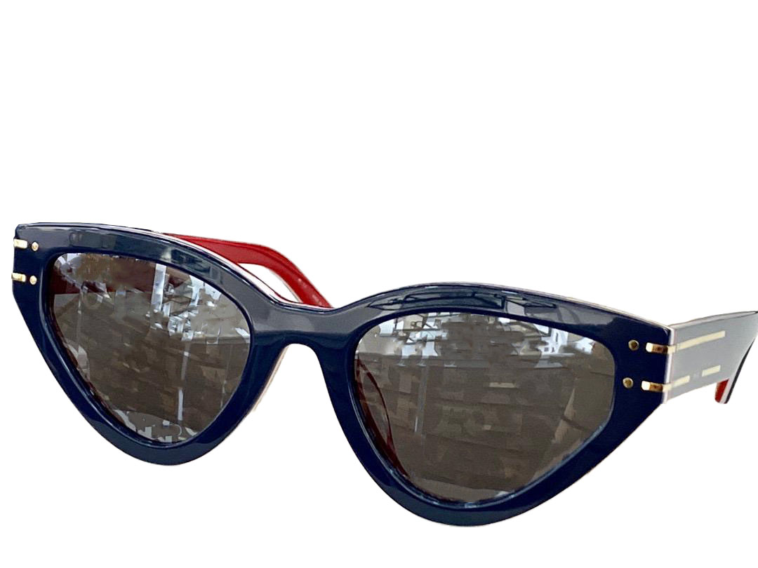 Sunglasses For Women and Men Summer style DS-B2U Anti-Ultraviolet Retro Plate Triangle Full frame fashion Eyeglasses Random Box
Sunglasses For Women and Men Summer style DS-B2U Anti-Ultraviolet Retro Plate Triangle Full frame fashion Eyeglasses Random Box