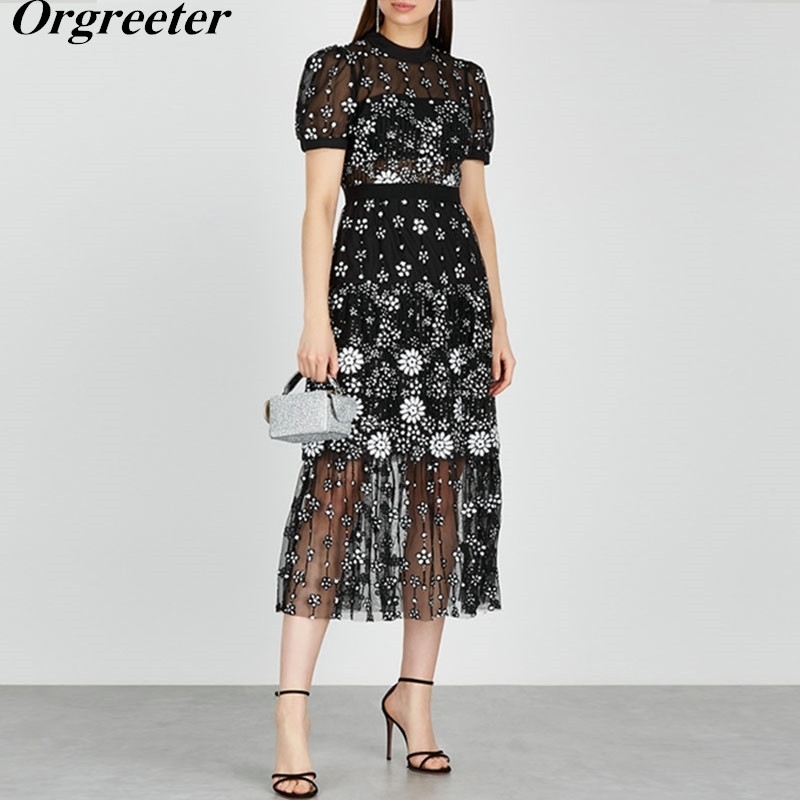 S-XL Fashion Design Vintage Black Mesh Dress Summer Sequin Flower Embroidered O-Neck Short Sleeve Mid Women 210525
S-XL Fashion Design Vintage Black Mesh Dress Summer Sequin Flower Embroidered O-Neck Short Sleeve Mid Women 210525