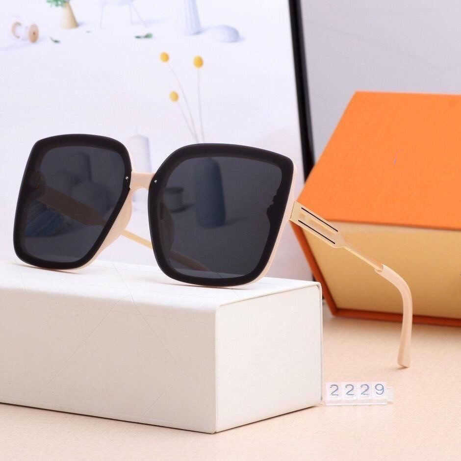 2022 Square Polarized Top Quality Designer Large Frame Sunglasses Luxury Outdoor Mens Womens Glasses with box
2022 Square Polarized Top Quality Designer Large Frame Sunglasses Luxury Outdoor Mens Womens Glasses with box